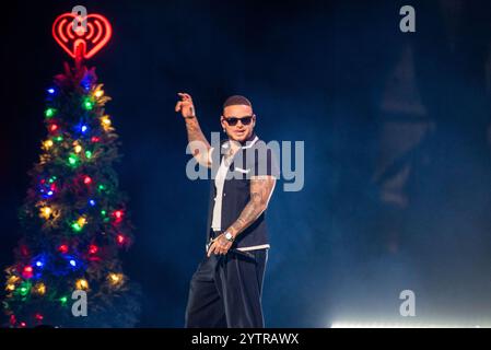 Kane Brown se produit sur scène lors du Jingle Ball 2024 de iHeartRadio 102,7 KIIS FM présenté par Capital One au Intuit Dome le 6 décembre 2024 à Los Angeles, Californie. Photo : Annie Lesser/imageSPACE/Sipa USA Banque D'Images