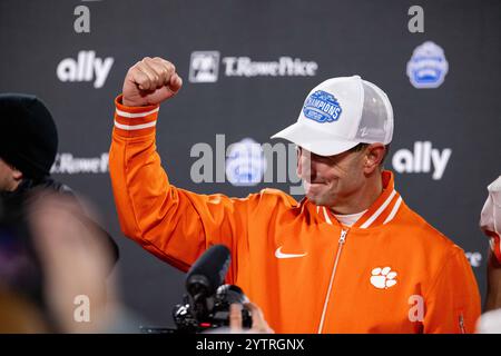Charlotte, Caroline du Nord, États-Unis. 7 décembre 2024. L'entraîneur-chef des Clemson Tigers, Dabo Swinney, après avoir remporté le championnat ACC 2024 au Bank of America Stadium de Charlotte, Caroline du Nord. (Scott Kinser/CSM). Crédit : csm/Alamy Live News Banque D'Images