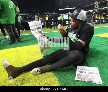 Indianapolis, États-Unis. 08 décembre 2024. Les Ducks de l'Oregon Brandon Johnson (3) célèbrent après avoir battu les Penn State Nittany Lions dans le match du Big Ten Championship à Indianapolis, Indiana, le samedi 7 décembre 2024. Photo de Aaron Josefczyk/UPI crédit : UPI/Alamy Live News Banque D'Images