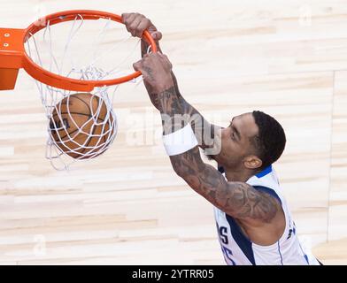 Toronto, Canada. 7 décembre 2024. P.J. Washington, des Dallas Mavericks, dunque lors du match de saison régulière de la NBA 2024-2025 entre les Raptors de Toronto et les Dallas Mavericks à Toronto, Canada, 7 dec. 2024. Crédit : Zou Zheng/Xinhua/Alamy Live News Banque D'Images