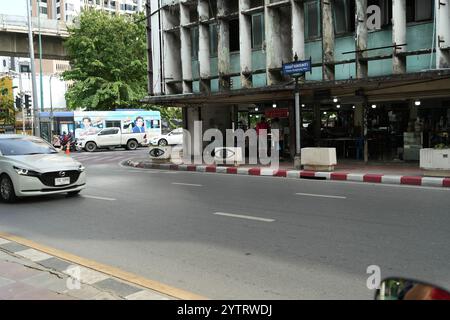 Bangkok, Thaïlande - 22 novembre ,2024 : vue panoramique de la circulation routière à Bangkok Banque D'Images