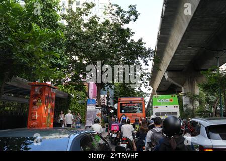 Bangkok, Thaïlande - 22 novembre ,2024 : embouteillage et vue panoramique de la circulation routière à Bangkok Banque D'Images