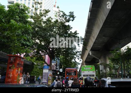 Bangkok, Thaïlande - 22 novembre ,2024 : embouteillage et vue panoramique de la circulation routière à Bangkok Banque D'Images