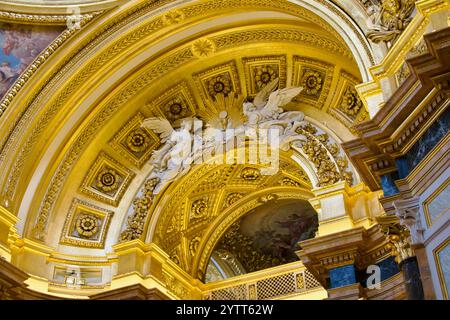 Intérieur de la Chapelle Royale conçu par les architectes Giovanni Battista Sacchetti et Ventura Rodríguez Tizón à l'intérieur du Palais Royal Madrid Espagne Banque D'Images