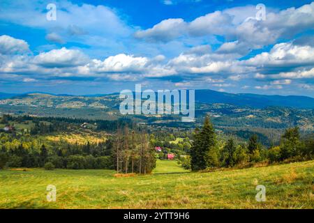 Sommets de haute montagne, panorama des Beskids de Silésie, paysage de montagne Banque D'Images