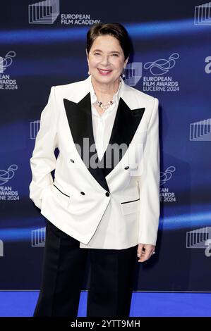 Isabella Rossellini BEI der Verleihung des 37. Europäischen Filmpreises 2024 im Kultur- und Kongresszentrum Luzern. Lucerne, 07.12.2024 *** Isabella Rossellini lors de la présentation 37 des European film Awards 2024 au Lucerne culture and Convention Center Lucerne, 07 12 2024 Foto:xs.xGabschx/xFuturexImagex efa 4287 Banque D'Images