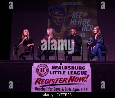 Healdsburg, États-Unis. 07 décembre 2024. 'SEE HER BE HER', un documentaire sur le baseball féminin, réalisé et produit par le photographe acclamé Jean Fruth, est projeté au Raven Performing Arts Theater à Healdsburg, Calif, le 7 décembre 2024. Un panel avec (de gauche à droite) Jean Fruth, Julie Croteau, Tamara Holmes et Alex Oglesby se déroule après la projection du film. (Photo de Penny Collins/NurPhoto) crédit : NurPhoto SRL/Alamy Live News Banque D'Images