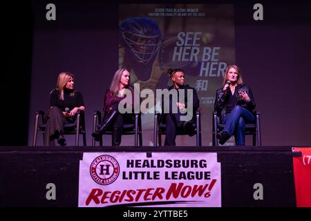 Healdsburg, États-Unis. 07 décembre 2024. 'SEE HER BE HER', un documentaire sur le baseball féminin, réalisé et produit par le photographe acclamé Jean Fruth, est projeté au Raven Performing Arts Theater à Healdsburg, Calif, le 7 décembre 2024. Un panel avec (de gauche à droite) Jean Fruth, Julie Croteau, Tamara Holmes et Alex Oglesby se déroule après la projection du film. (Photo de Penny Collins/NurPhoto) crédit : NurPhoto SRL/Alamy Live News Banque D'Images