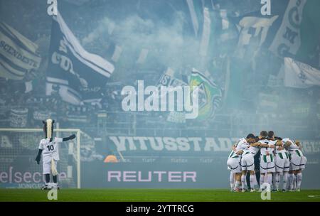 Mönchengladbach, Allemagne. 07 décembre 2024. Teamkreis und Maskottchen Jünter Borussia Mönchengladbach - Borussia Dortmund 07.12.2024 Copyright (nur Banque D'Images