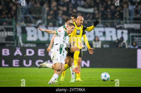 Mönchengladbach, Allemagne. 07 décembre 2024. Lukas Ullrich (BMG) Donyell Malen (BVB) Borussia Mönchengladbach - Borussia Dortmund 07.12.2024 Copyrigh Banque D'Images