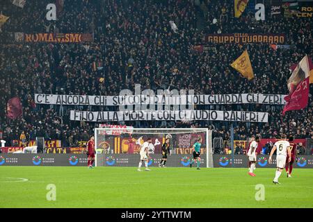 7 décembre 2024, stade Olimpico, Rome, Italie ; Serie A Enilive Football match ; Roma versus Lecce ; supporters de Roma Banque D'Images