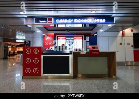 KUALA LUMPUR, MALAISIE - 21 NOVEMBRE 2023 : comptoir de change de l'aéroport Travelex à KLIA. Banque D'Images