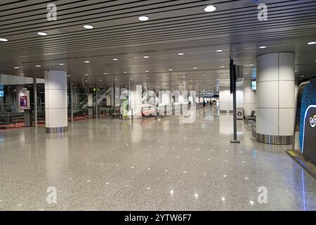 KUALA LUMPUR, MALAISIE - 21 NOVEMBRE 2023 : prise de vue intérieure de l'aéroport international de Kuala Lumpur. Banque D'Images