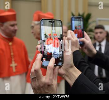 7 décembre 2024 Palais apostolique - salle de bénédiction son Eminence le Cardinal Rolandas Makrickas, Achprêtre de la Basilique Sainte Marie majeure lors de la visite de courtoisie. Banque D'Images