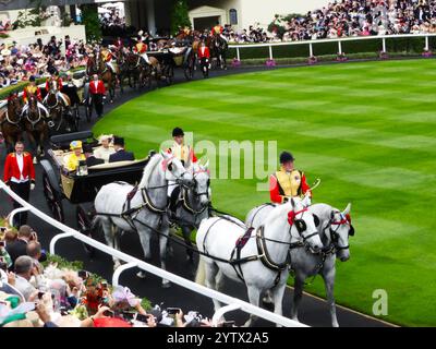 Procession royale entrant dans l'enceinte gagnante à Royal Ascot Banque D'Images