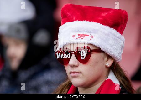 Londres, Royaume-Uni. 08 décembre 2024. Londres, Angleterre, 08 décembre 2024 : fan d'Arsenal avant le match de Super League féminin entre Arsenal et Aston Villa à l'Emirates Stadium à Londres, Angleterre. (Pedro Porru/SPP) crédit : SPP Sport Press photo. /Alamy Live News Banque D'Images