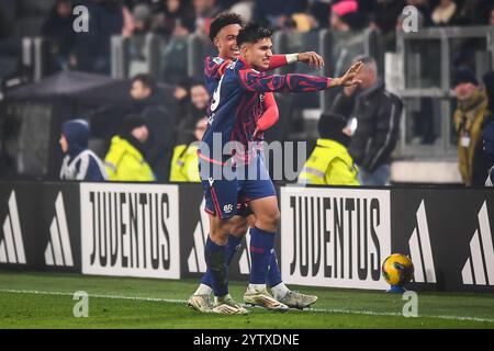 Santiago CASTRO de Bologne célèbre son but avec Dan Ndoye de Bologne lors du championnat italien Serie A match de football entre la Juventus FC et le Bologne FC le 7 décembre 2024 au stade Allianz de Turin, Italie Banque D'Images