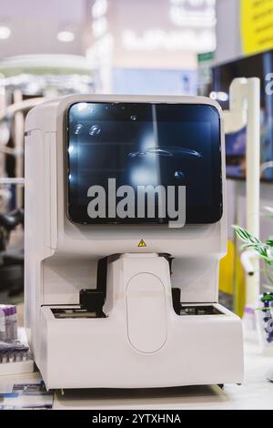 Analyseur hématologique automatisé pour analyses sanguines générales, diagnostics in vitro dans les laboratoires cliniques. Banque D'Images