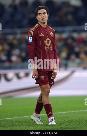 Rome, Italie. 7e DIC, 2024. Paulo Dybala de Roma regarde pendant le championnat italien Serie A match de football entre L'AS Roma et l'US Lecce le 7 décembre Banque D'Images