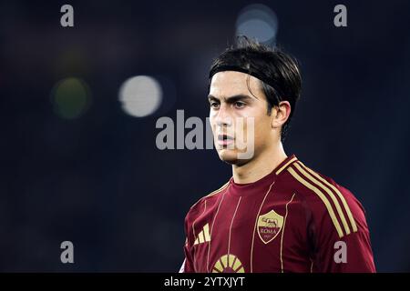 Rome, Italie. 7e DIC, 2024. Paulo Dybala de Roma regarde pendant le championnat italien Serie A match de football entre L'AS Roma et l'US Lecce le 7 décembre Banque D'Images