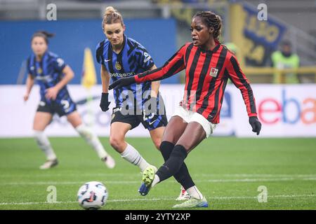 Milan, Italie, Italie. 8 décembre 2024. Lina MAGULL de l'Inter Milan et Evelyn IJEH de l'AC Milan lors du match féminin de Serie A entre l'AC Milan et le FC Internazionale au stade San Siro le 08 décembre 2024 à Milan, Italie. (Crédit image : © Matthieu Mirville/ZUMA Press Wire) USAGE ÉDITORIAL SEULEMENT! Non destiné à UN USAGE commercial ! Crédit : ZUMA Press, Inc/Alamy Live News Banque D'Images