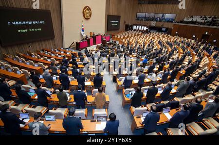 7 décembre 2024 - Séoul, Corée du Sud : point de vue général des législateurs dans la salle de vote lors de la séance plénière pour le vote de destitution du président Yoon Suk Yeol à l'Assemblée nationale à Séoul, Corée du Sud, le 7 décembre 2024. (Photo Lee Young-ho/Sipa USA) Banque D'Images