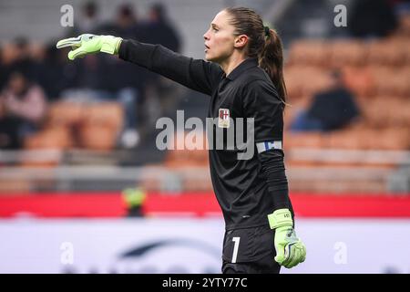 Milan, Italie, Italie. 8 décembre 2024. Laura GIULIANI de l'AC Milan lors du match féminin de Serie A entre l'AC Milan et le FC Internazionale au stade San Siro le 08 décembre 2024 à Milan, en Italie. (Crédit image : © Matthieu Mirville/ZUMA Press Wire) USAGE ÉDITORIAL SEULEMENT! Non destiné à UN USAGE commercial ! Crédit : ZUMA Press, Inc/Alamy Live News Banque D'Images