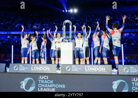 LONDRES, ROYAUME-UNI. 07 Dec 24. Tous les coureurs britanniques sont présentés au public (inc. M. Richardson, H. Ledingham-Horn, E. Finucane, C, Capewell, K. marchant, Katie Archibald, J. Roberts, N. Evans, A. Morris, W. Perrett et W. Tidball lors de l'UCI Track Champions League 2024 au Lee Valley VeloPark le samedi 07 décembre 2024 à LONDRES, ROYAUME-UNI. Crédit : Taka G Wu/Alamy Live News Banque D'Images