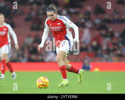 North London, Royaume-Uni. 8 décembre 2024. Mariona Caldentey d'Arsenal sur le ballon lors du match de Super League féminine des Barclays entre Arsenal et Aston Villa à l'Emirates Stadium. Crédit : Jay Patel/Alamy Live News Banque D'Images