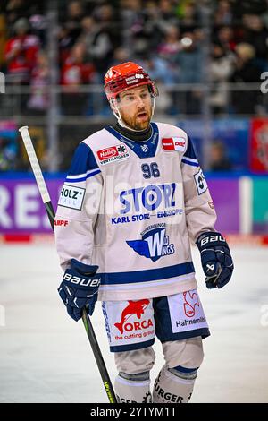 Tyson Spink (Schwenninger Wild Wings, #96), GER, Fischtown Pinguins Bremerhaven v. Schwenninger Wild Wings, Eishockey, DEL, 24. Spieltag, saison 2024/2025, 08.12.2024. Foto : Eibner-Pressefoto/Jasmin Wagner Banque D'Images