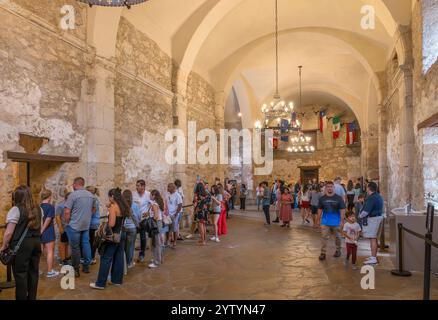 Intérieur de la Mission Alamo, San Antonio, Texas, États-Unis Banque D'Images