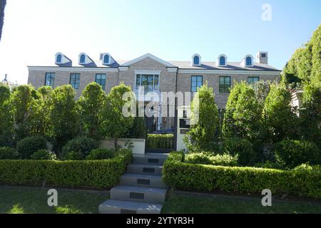 Beverly Hills, Californie, USA 7 décembre 2024 actrices Ashley Olson et Mary-Kate Olson, The Olson Twins former Home/House au 801 N. Alpine Drive le 7 décembre 2024 à Beverly Hills, Californie, USA. Photo de Barry King/Alamy Stock photo Banque D'Images