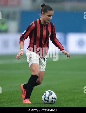 Milan, Italie. 8 décembre 2024. Monica Renzotti de l'AC Milan lors du match de Serie A Femminile au Stadio Giuseppe Meazza, Milan. Le crédit photo devrait se lire : Jonathan Moscrop/Sportimage crédit : Sportimage Ltd/Alamy Live News Banque D'Images