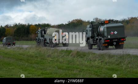 British Army MAN HX 25,440 6×6 BB (HX58) SV Unit support Tanker Medium (Medium Mobility) 9 tonnes en action lors d'un exercice militaire, Wilts UK Banque D'Images