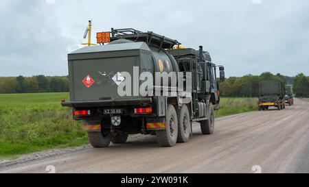 British Army MAN HX 25,440 6×6 BB (HX58) SV Unit support Tanker Medium (Medium Mobility) 9 tonnes en action lors d'un exercice militaire, Wilts UK Banque D'Images