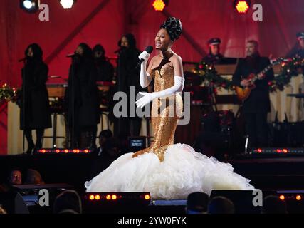 Singer muni long se produit lors de la 102e cérémonie nationale d'éclairage d'arbre de Noël sur l'ellipse à la Maison Blanche et au parc du Président à Washington, DC, le jeudi 5 décembre 2024. L'arbre de cette année est une épinette rouge de 35 pieds provenant des forêts nationales George Washington et Jefferson en Virginie. . Crédit : Bonnie Cash / Pool via CNP/AdMedia/AdMedia (crédit image : © CNP/AdMedia via ZUMA Press Wire) USAGE ÉDITORIAL SEULEMENT! Non destiné à UN USAGE commercial ! Banque D'Images