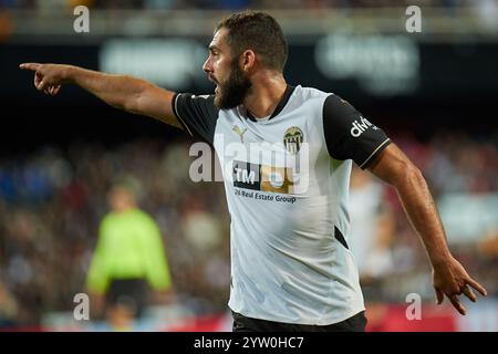 Valencia, Espagne. 08 décembre 2024. MADRID, ESPAGNE - 7 DÉCEMBRE : Luis Rioja quitte Winger de Valencia CF réagit lors du match LaLiga EA Sports entre Valencia CF et Rayo Vallecano au stade Mestalla le 7 décembre 2024 à Valence, Espagne. (Photo de Jose Torres/photo Players images/Magara Press) crédit : Magara Press SL/Alamy Live News Banque D'Images