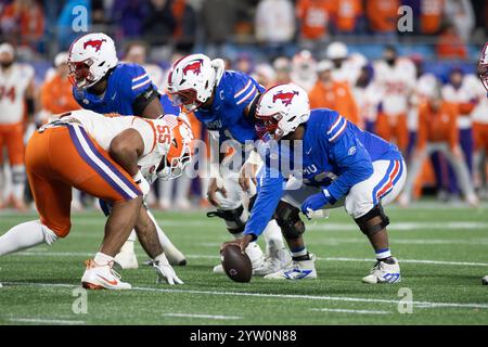 Charlotte, Caroline du Nord, États-Unis. 7 décembre 2024. Lors du match de championnat ACC entre les Clemson Tigers et les SMU Mustangs au Bank of America Stadium de Charlotte, Caroline du Nord. Jonathan Huff/CSM/Alamy Live News Banque D'Images
