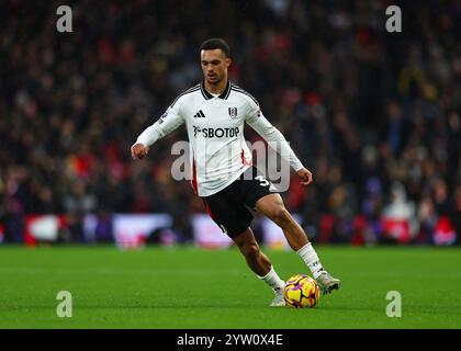 Craven Cottage, Fulham, Londres, Royaume-Uni. 8 décembre 2024. Premier League Football, Fulham versus Arsenal ; Antonee Robinson de Fulham Credit : action plus Sports/Alamy Live News Banque D'Images