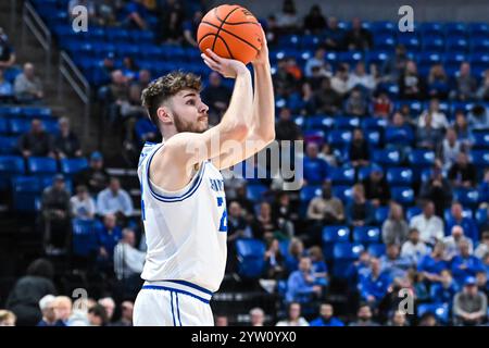 St Louis, États-Unis. 08 décembre 2024. 08 DÉCEMBRE 2024 : Gibson Jimerson (24 ans), le garde de Saint Louis Billikens, prend un tir à trois points lors d'un match de saison régulière où les Cougars de Chicago ont visité les Billikens de Saint Louis. Tenue à la Chaifetz Arena à formé Louis, MO le dimanche 08 décembre 2024 Richard Ulreich/CSM crédit : CAL Sport Media/Alamy Live News Banque D'Images