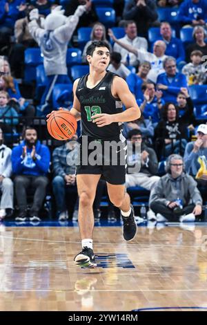 St Louis, États-Unis. 08 décembre 2024. 08 DÉCEMBRE 2024 : Gabe Spinelli (12 ans), gardien des Cougars de Chicago, dribble la balle dans un match de saison régulière où les Cougars de Chicago ont visité les Billikens de Saint Louis. Tenue à la Chaifetz Arena à formé Louis, MO le dimanche 08 décembre 2024 Richard Ulreich/CSM crédit : CAL Sport Media/Alamy Live News Banque D'Images