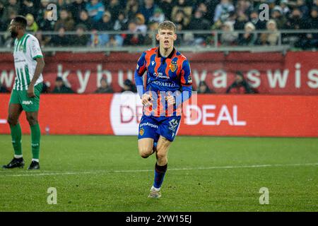 - Gallen, Suisse. 08 décembre 2024. Gall, Suisse, 08 décembre 2024 : Goalscorer Anton Kade (30 Basel) lors du match de Super League entre le FC Gall et le FC Basel 1893 au Kybunpark à Gall, Suisse. Philipp Kresnik (Philipp Kresnik/SPP) crédit : SPP Sport Press photo. /Alamy Live News Banque D'Images