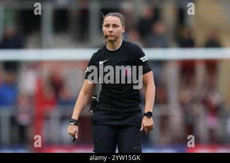 Leigh, Royaume-Uni. 08 décembre 2024. Arbitre Stacey Fullicks lors du match de Super League féminine Barclays Manchester United Women vs Liverpool Women au Leigh Sports Village, Leigh, Royaume-Uni, le 8 décembre 2024 (photo par Alex Roebuck/News images) à Leigh, Royaume-Uni le 8/12/2024. (Photo par Alex Roebuck/News images/SIPA USA) crédit : SIPA USA/Alamy Live News Banque D'Images