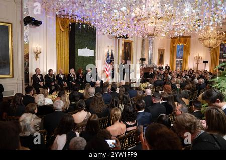 Washington DC, États-Unis. 08 décembre 2024. Washington, États-Unis. 08 décembre 2024. Le président des États-Unis Joe Biden fait des remarques alors qu'il accueille la 47e cérémonie annuelle du Kennedy Center dans la salle est de la Maison Blanche à Washington, DC le dimanche 8 décembre 2024. Photo de Ron Sachs/UPI crédit : UPI/Alamy Live News crédit : UPI/Alamy Live News Banque D'Images