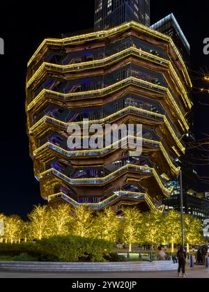 New York, New York - 4 novembre 2024 : navire, conçu par Thomas Heatherwick, Hudson Yards Staircase dans le quartier Hudson Yards à Manhattan à NIG Banque D'Images