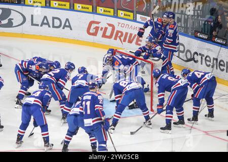 Saint-Pétersbourg, Russie. 08 décembre 2024. Pavel Moysevich (39) SKA Hockey Club vu en action lors du match de hockey, Kontinental Hockey League 2024/2025 entre SKA Saint-Pétersbourg et Barys Kazakhstan au Palais des sports de glace. (Score final ; SKA Saint Petersburg 1:0 Barys Kazakhstan) crédit : SOPA images Limited/Alamy Live News Banque D'Images