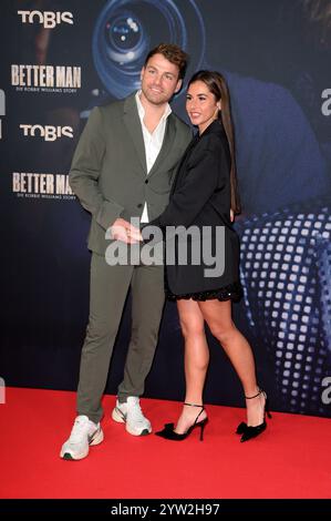 Sarah Engels mit Ehemann Julian Engels BEI der Premiere des Kinofilms 'Better Man - Die Robbie Williams Story' im Cinedom. Köln, 08.12.2024 Banque D'Images