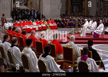 Cité du Vatican, Vatican, 07/12/2024, le pape François préside un consistoire pour la création de nouveaux cardinaux au Vatican. Maria Grazia Picciarella/Alamy Live News Banque D'Images