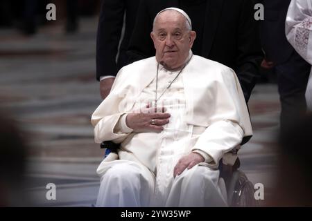 Cité du Vatican, Vatican, 07/12/2024, le pape François préside un consistoire pour la création de nouveaux cardinaux au Vatican. Maria Grazia Picciarella/Alamy Live News Banque D'Images