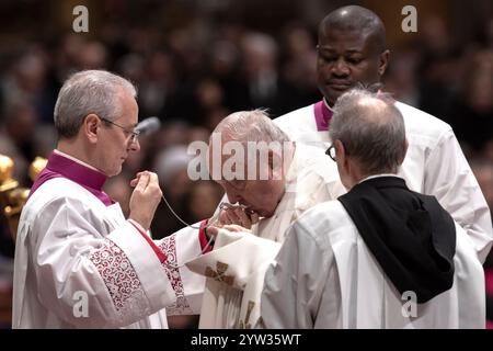 Cité du Vatican, Vatican, 07/12/2024, le pape François préside un consistoire pour la création de nouveaux cardinaux au Vatican. Maria Grazia Picciarella/Alamy Live News Banque D'Images